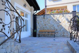 Willa Różana - Apartamenty i Pokoje Gościnne - Sandomierz - 3