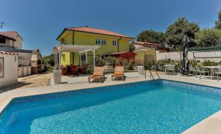 Apartments Dora Victoria Dream - Medulin - 0