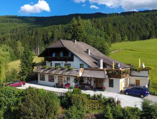 Hotel Pension Schwaiger - Sankt Margarethen im Lungau - 0