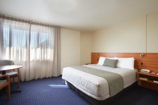 Ventura Inn & Suites Hamilton - Hamilton - 1