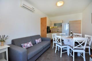 m & m - Podstrana - 5