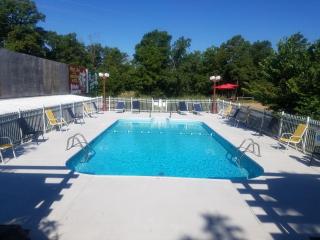 Passion Play Road Inn - Formerly Statue Road Inn - 2