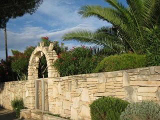 Apartments by the sea Necujam, Solta - 13884 - 7
