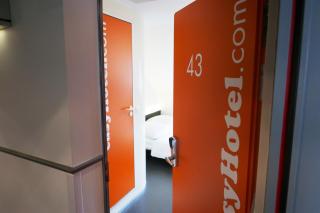 easyHotel Zürich City Centre - Zürich - 7