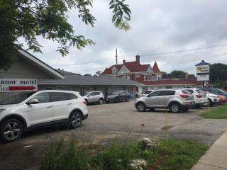 Manor Motel - 3