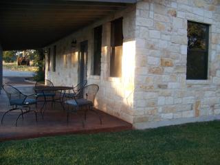 Breezy Hills Cottages - Hill Top Cottage - Fredericksburg - 5