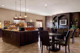 Ramada by Wyndham Drumheller Hotel & Suites - Drumheller - 8