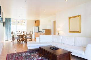 Commodores Lodge - 6