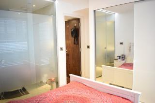 Beautiful Newly Renovated 2 Bed Apartment in Bank - 8
