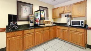 Best Western Logan Inn - 4
