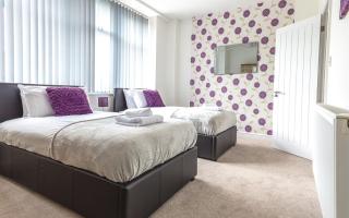 Comfortable Swindon Town Centre Apartments, FREE Parking, sleeps up to 8 - 3