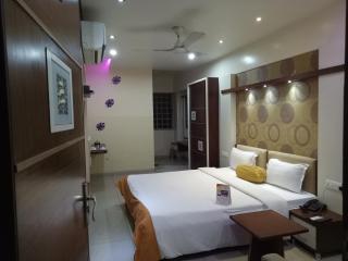 Hotel Kalinga Lake View - 1