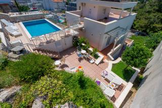 Villa Borna Apartments with Free Parking - 1