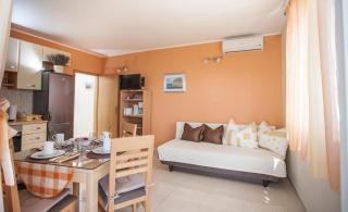 Apartments by the sea Necujam, Solta - 13726 - 6