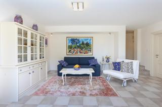 Secret Garden Barada Beach Apartment - 4