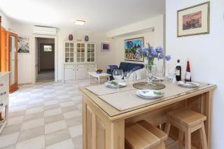 Secret Garden Barada Beach Apartment - 4