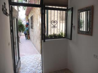 Central old stone Jerusalem apartment - 8