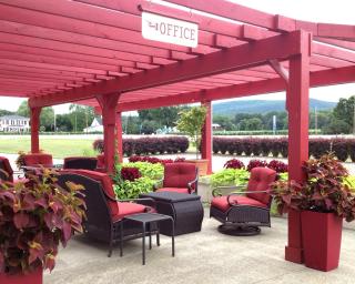 Vinehurst Inn & Suites - 0