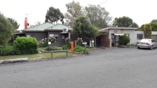 Pinewood Caravan Park - 8