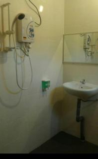 Joe Fisherman Inn - 9