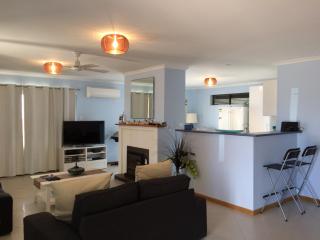 Salty Air Apartments Kingscote Kangaroo Island - Kingscote - 0