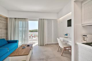 White Pearls-Adults Only Luxury Suites - 4
