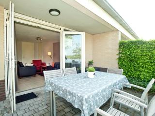 Villa in Maaspark with Lake Views & Sauna - Heel - 5