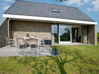 Tail-Wagging Lake Escape - 6