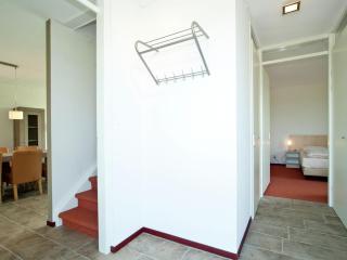 Tail-Wagging Lake Escape - 5