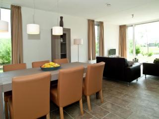 Tail-Wagging Lake Escape - 8