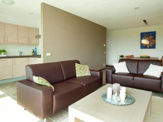 Tail-Wagging Lake Escape - 0