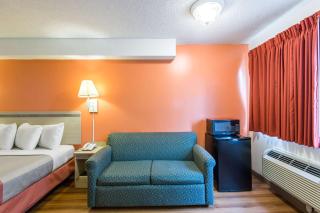 Motel 6-Lawrence, KS - 1