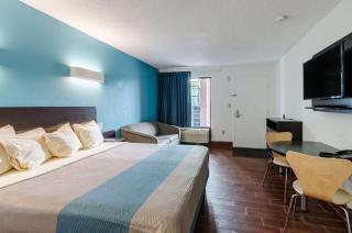 Motel 6-Lexington, VA - 1