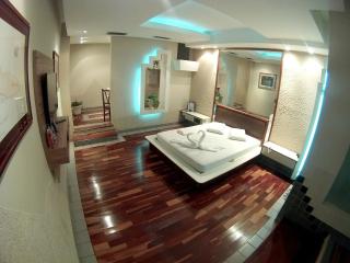 Flamboyant Hotel - 3