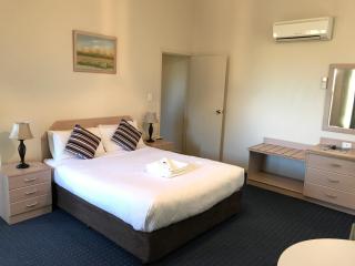 Orange Motor Lodge - Orange - 4