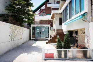 SISnBRO Guesthouse - 8