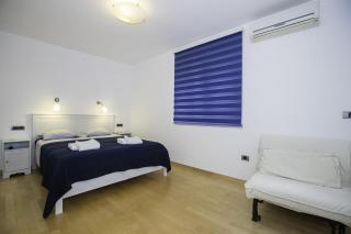 Apartments by the sea Palit, Rab - 13990 - 2