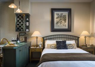 The Essex Resort & Spa - Burlington - 4