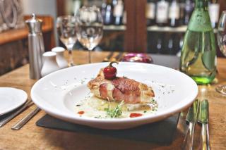 Beach Hotel & Restaurant - Downings - 4