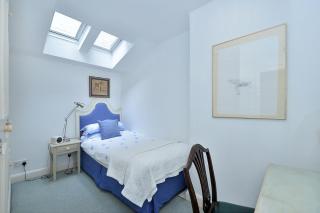 Ennismore Mews - London - 4