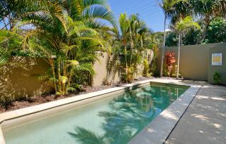 Penthouse Pool Paradise by the Beach - Sunshine Beach - 4