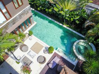 Villa Martine - Fantastic 5BR Villa - Perfect Location in Seminyak - Seminyak - 9