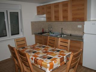 Apartments by the sea Vrboska (Hvar) - 13932 - 2