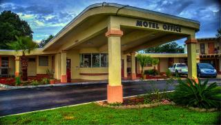Nassau Holiday Motel - 8