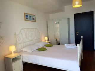 Apartment Summerland Mamaia - 4