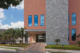 Best Western PLUS Nuevo Laredo Inn & Suites - 9