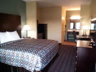 Pearsall Inn and Suites - 5