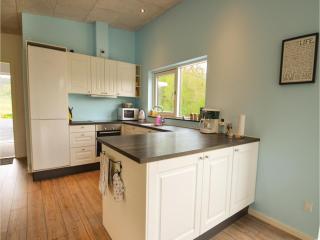 Three-Bedroom Holiday Home In Spottrup - 2