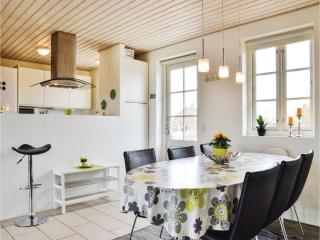 Amazing Home In Ulfborg With Kitchen - Øhuse - 2