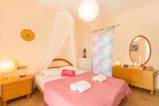Marathon Beachside Villa 100m from the beach - 5